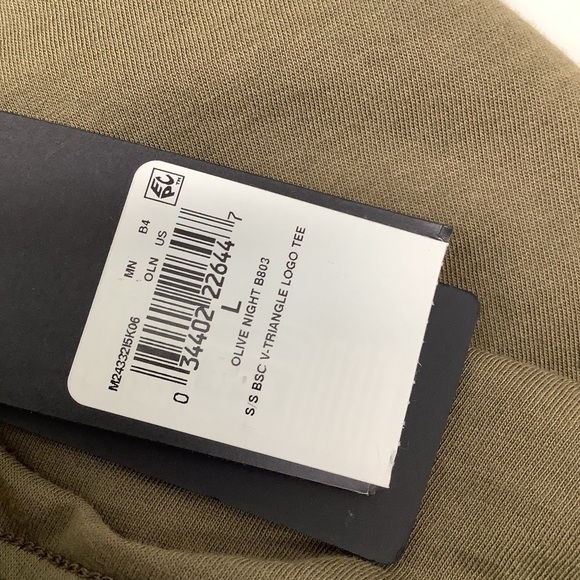 Guess Men’s V-Neck Tee New With Tags - Picture 4 of 6